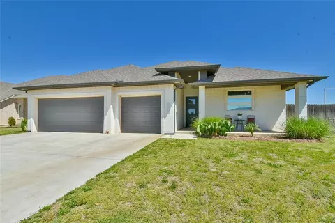 8201 NW 152nd Ter, Edmond, OK 73013