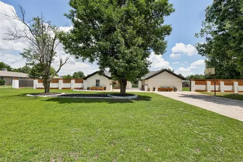 8204 Woodchuck Rd, Yukon, OK 73099