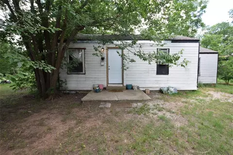 220 NE 1st St, Moore, OK 73160