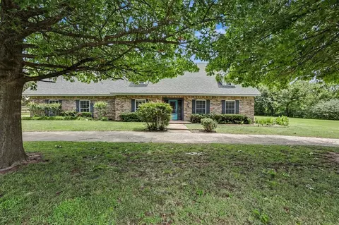 2724 Persimmon Creek Dr, Edmond, OK 73013