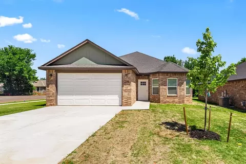 205 E Abbot Ln, Mustang, OK 73064