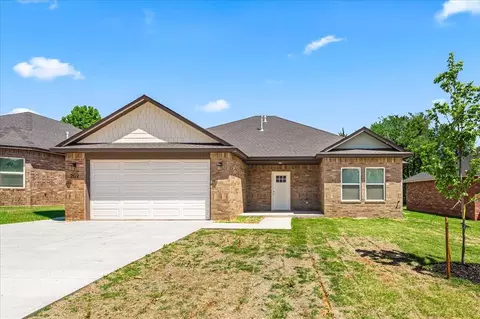 209 E Abbot Ln, Mustang, OK 73064