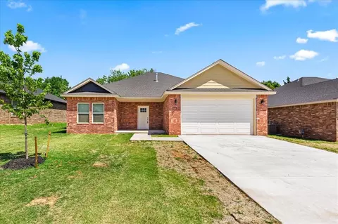 213 E Abbot Ln, Mustang, OK 73064