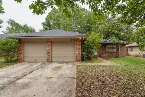 816 Jupiter Rd, Edmond, OK 73003