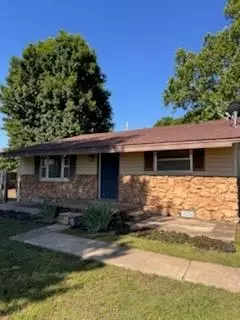 1013 N Carr Dr, Newcastle, OK 73065