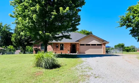 202 W 1st St, Wanette, OK 74878