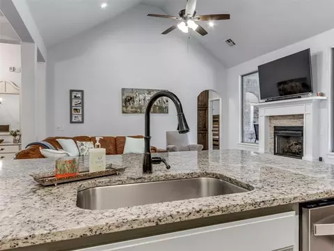Kitchen - 501 Arrowhead Dr, Tuttle, OK 73089 photo 4 of 5