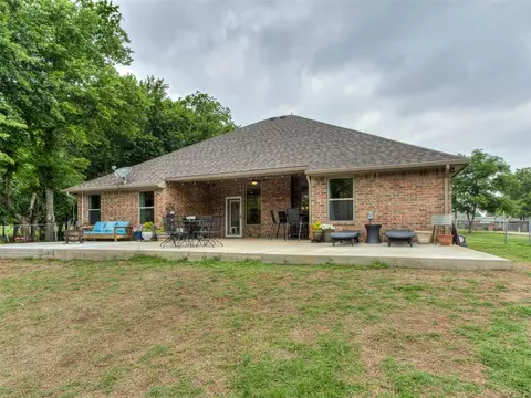 Exterior - 501 Arrowhead Dr, Tuttle, OK 73089 photo 5 of 8