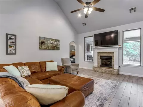 Living - 501 Arrowhead Dr, Tuttle, OK 73089 photo 2 of 4