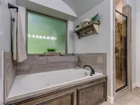 Bath - 501 Arrowhead Dr, Tuttle, OK 73089 photo 3 of 7