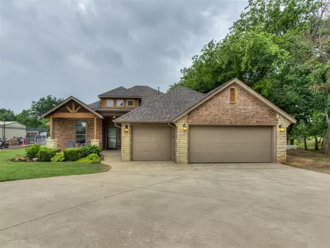Exterior - 501 Arrowhead Dr, Tuttle, OK 73089 photo 2 of 8