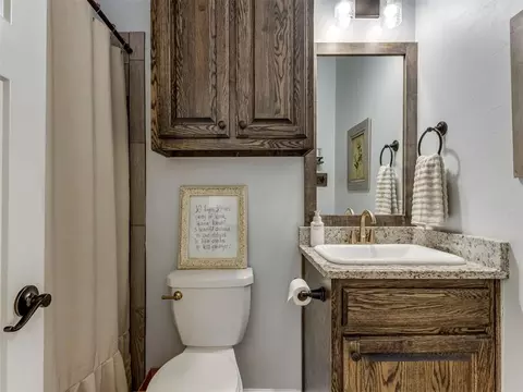 Bath - 501 Arrowhead Dr, Tuttle, OK 73089 photo 5 of 7