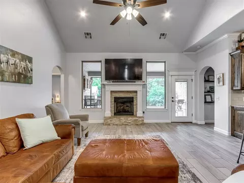 Living - 501 Arrowhead Dr, Tuttle, OK 73089 photo 1 of 4