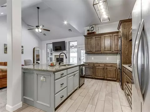 Kitchen - 501 Arrowhead Dr, Tuttle, OK 73089 photo 2 of 5