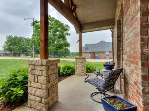 Exterior - 501 Arrowhead Dr, Tuttle, OK 73089 photo 3 of 8