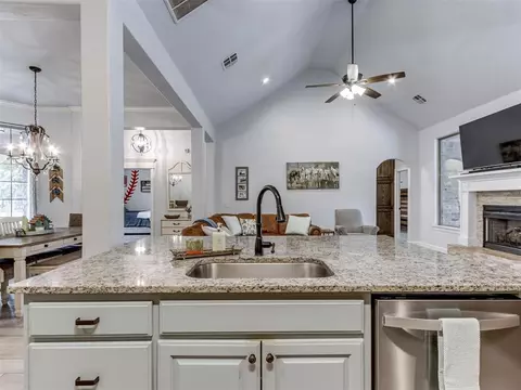 Kitchen - 501 Arrowhead Dr, Tuttle, OK 73089 photo 3 of 5