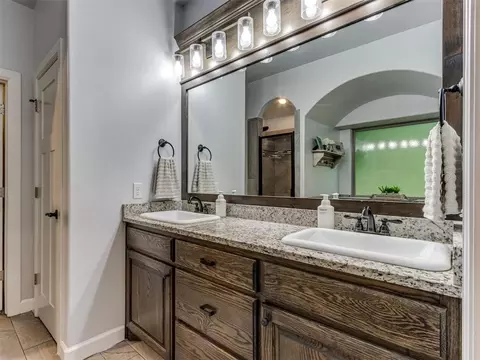 Bath - 501 Arrowhead Dr, Tuttle, OK 73089 photo 1 of 7