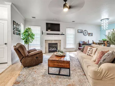3812 New London Ave, Moore, OK 73160