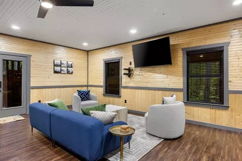 Living - 92 Pine Ridge Trl, Broken Bow, OK 74728 photo 4 of 4