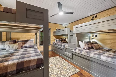 Bedroom - 92 Pine Ridge Trl, Broken Bow, OK 74728 photo 7 of 7