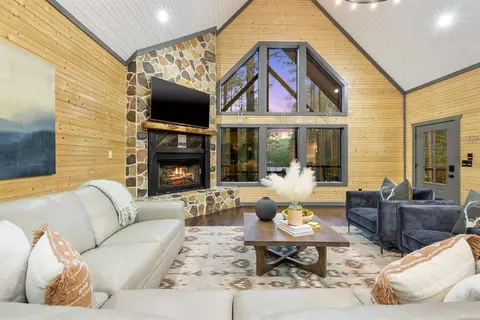 Living - 92 Pine Ridge Trl, Broken Bow, OK 74728 photo 3 of 4