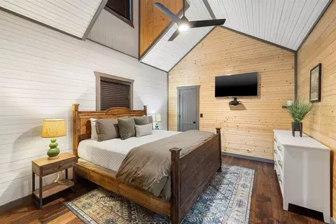 Bedroom - 92 Pine Ridge Trl, Broken Bow, OK 74728 photo 1 of 7