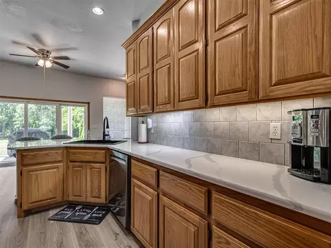 Kitchen - 43447 Cobblestone Way, Tecumseh, OK 74873 photo 4 of 5