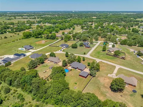 View/Area - 43447 Cobblestone Way, Tecumseh, OK 74873 photo 6 of 7