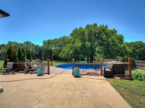 Exterior - 43447 Cobblestone Way, Tecumseh, OK 74873 photo 6 of 11