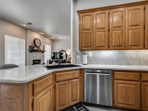Kitchen - 43447 Cobblestone Way, Tecumseh, OK 74873 photo 2 of 5