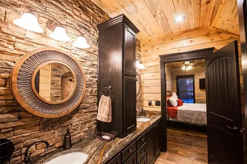 Bath - 401 Eagle Mountain Trl, Broken Bow, OK 74728 photo 5 of 5