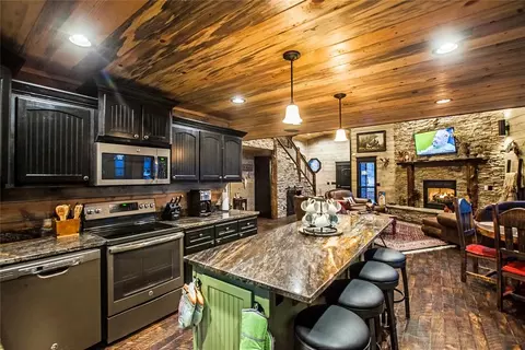 Kitchen - 401 Eagle Mountain Trl, Broken Bow, OK 74728 photo 2 of 2
