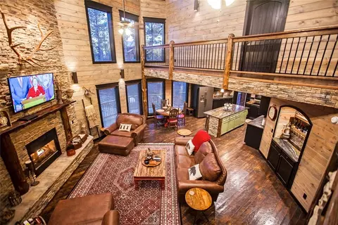 Living - 401 Eagle Mountain Trl, Broken Bow, OK 74728 photo 3 of 4
