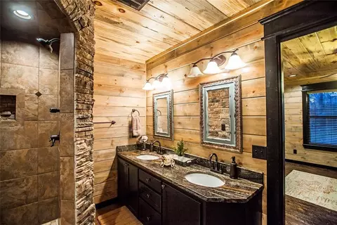 Bath - 401 Eagle Mountain Trl, Broken Bow, OK 74728 photo 1 of 5