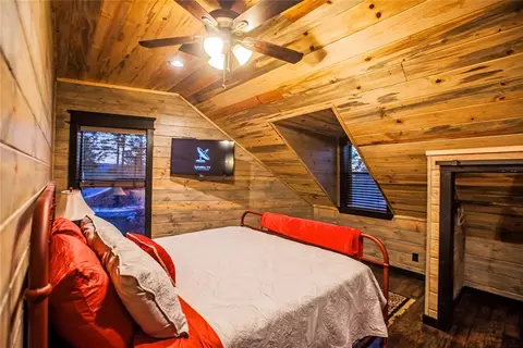 Bedroom - 401 Eagle Mountain Trl, Broken Bow, OK 74728 photo 7 of 7