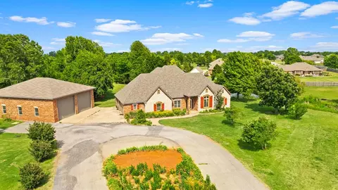 1212 N Clear Springs Rd, Mustang, OK 73064