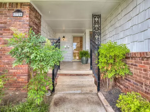 2724 Lakeside Dr, The Village, OK 73120