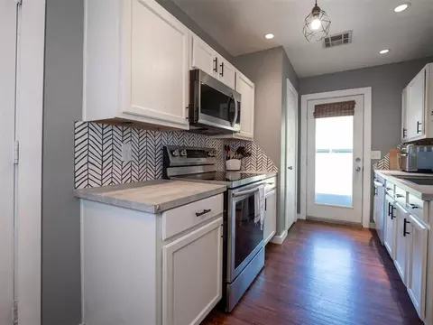 Kitchen - 1317 Briar Patch Way, Norman, OK 73071 photo 3 of 5