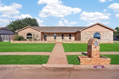 909 Canterbury Blvd, Altus, OK 73521