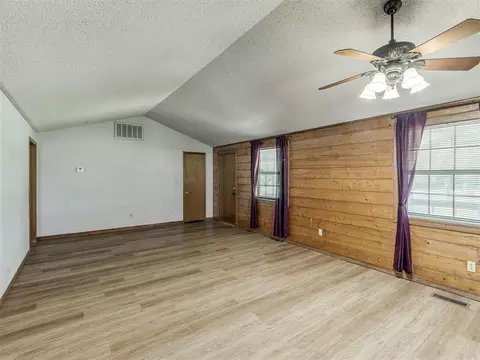 Living - 501 E Maple, Noble, OK 73068 photo 4 of 10