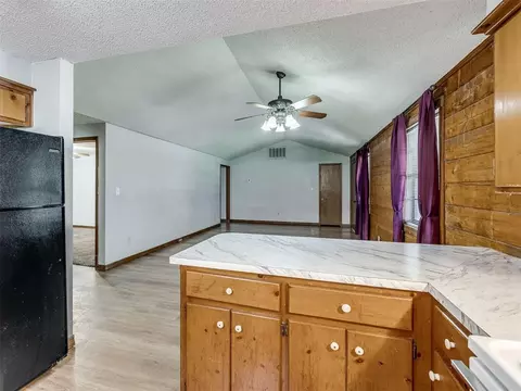 Living - 501 E Maple, Noble, OK 73068 photo 6 of 10