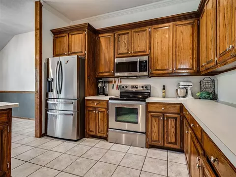 Kitchen - 20554 Ember Ln, Harrah, OK 73045 photo 4 of 4