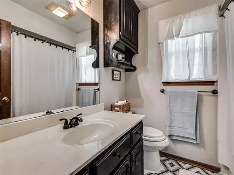 Bath - 20554 Ember Ln, Harrah, OK 73045 photo 3 of 3