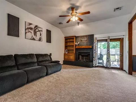 Living - 20554 Ember Ln, Harrah, OK 73045 photo 2 of 4