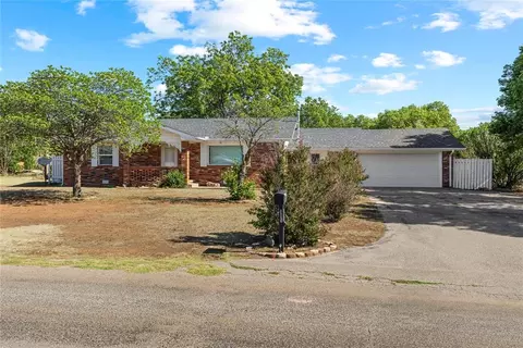 115 E 10th St, Custer City, OK 73639