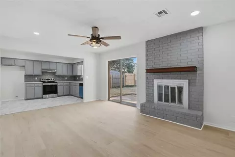 612 W Perry Dr, Mustang, OK 73064