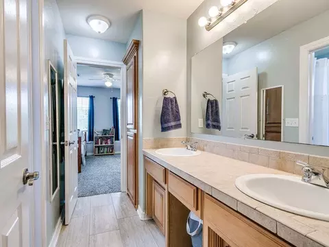 Bath - 524 Celtic Ct, Edmond, OK 73025 photo 6 of 6