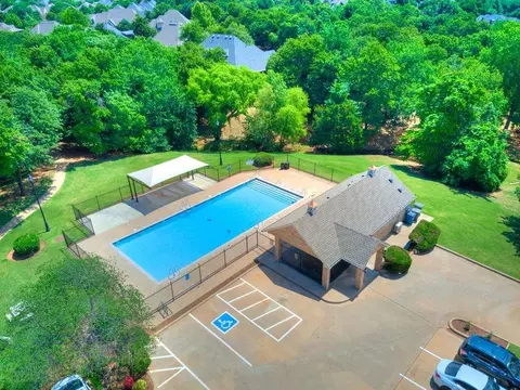Exterior - 524 Celtic Ct, Edmond, OK 73025 photo 3 of 4