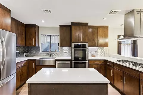 1801 Westminster Pl, Nichols Hills, OK 73120