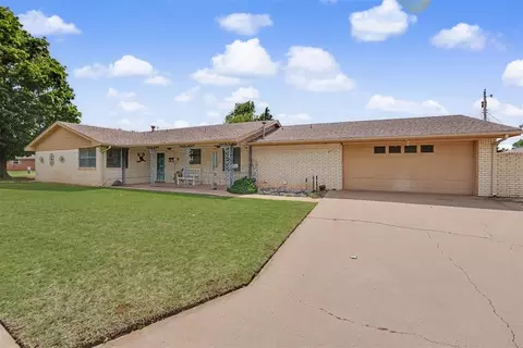 611 N Lincoln Ave, Elk City, OK 73644